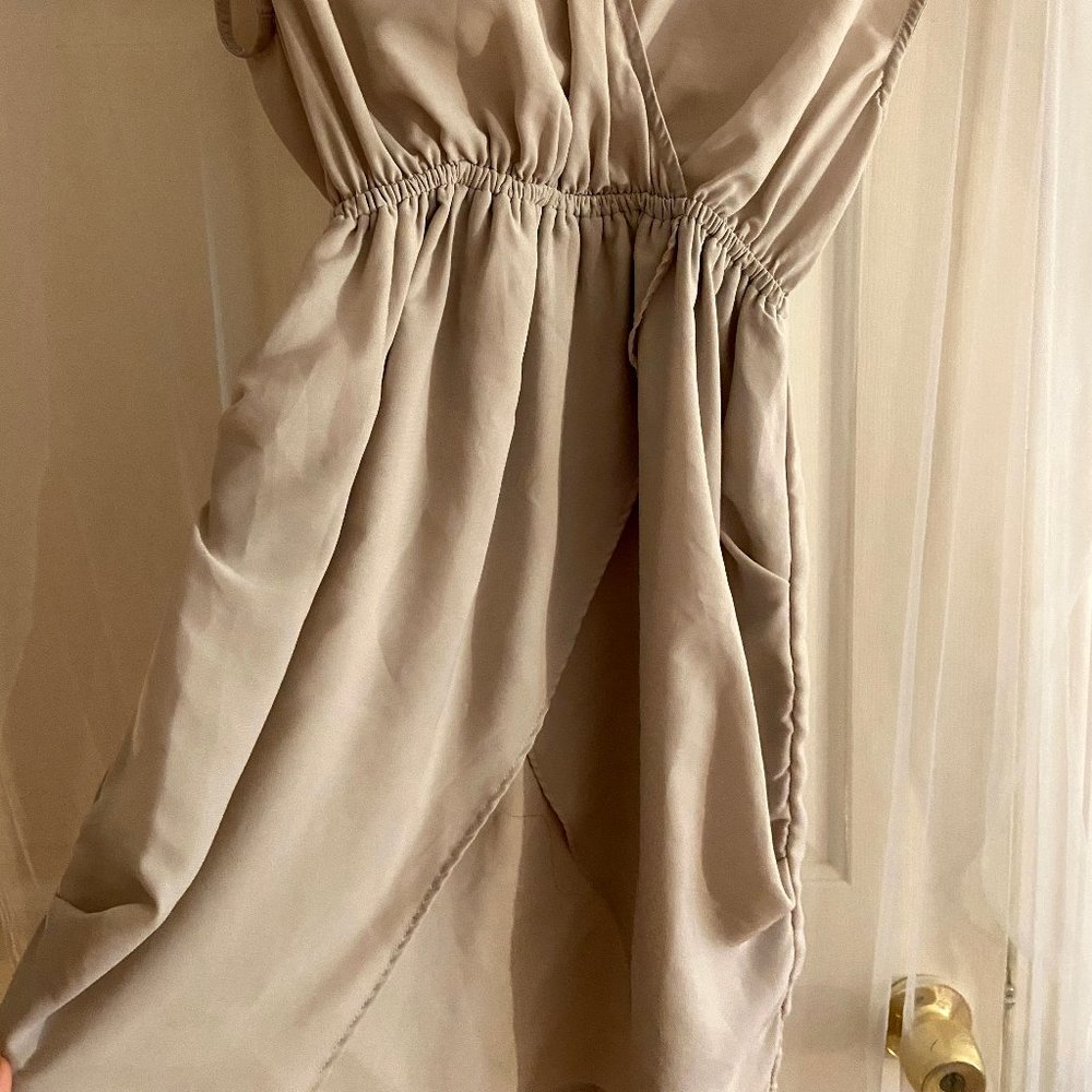 *H&M*  DRESS - Picture 3 of 4